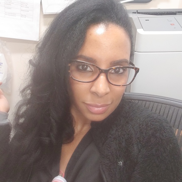 Meet your Posher, Veronique - Picture 2 of 2